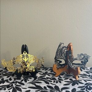 masquerade mask with crystals.
